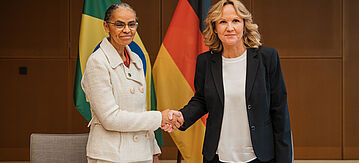 Bundesumweltministerin Steffi Lemke (rechts) und ihre brasilianische Amtskollegin Marina Silva (links)